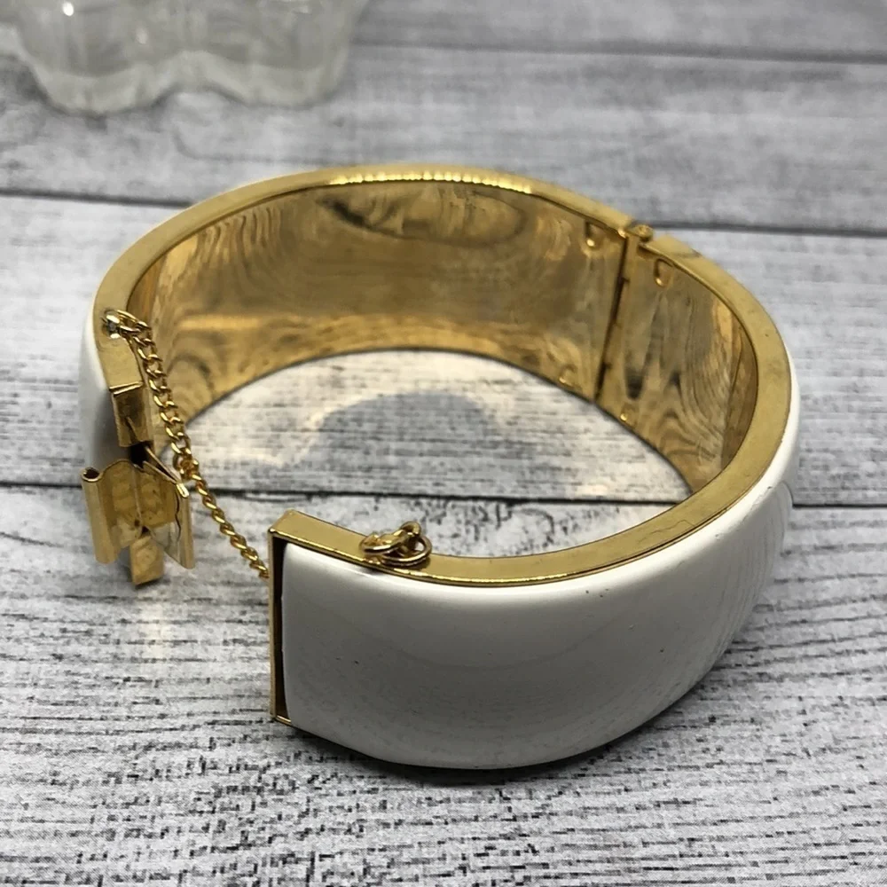 Vintage gold tone and white enamel statement bracelet - Picture 2 of 6